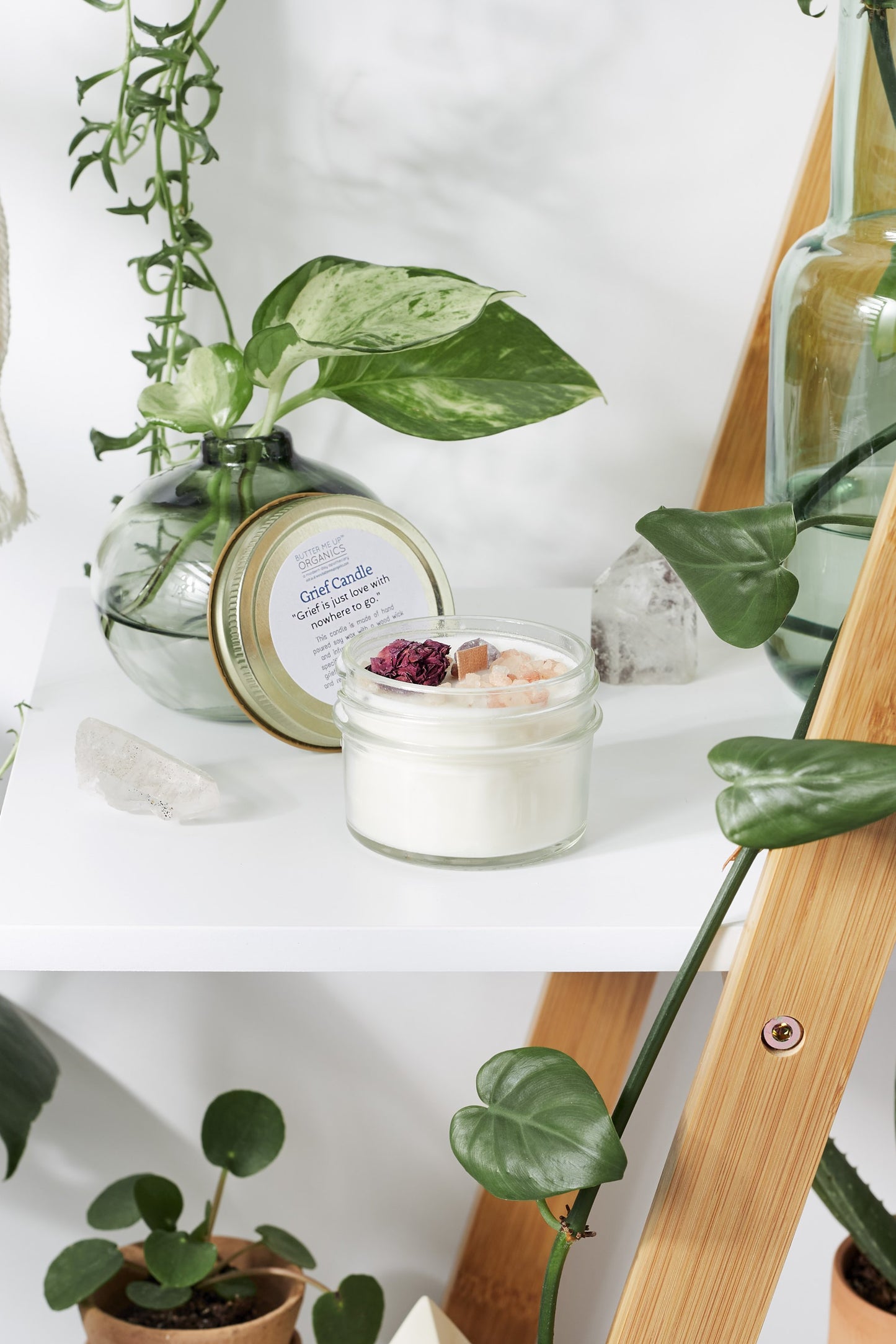Rose and Chamomile Candle/ Vela de Rosas y Manzanilla
